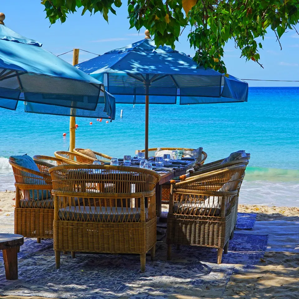 beach dining