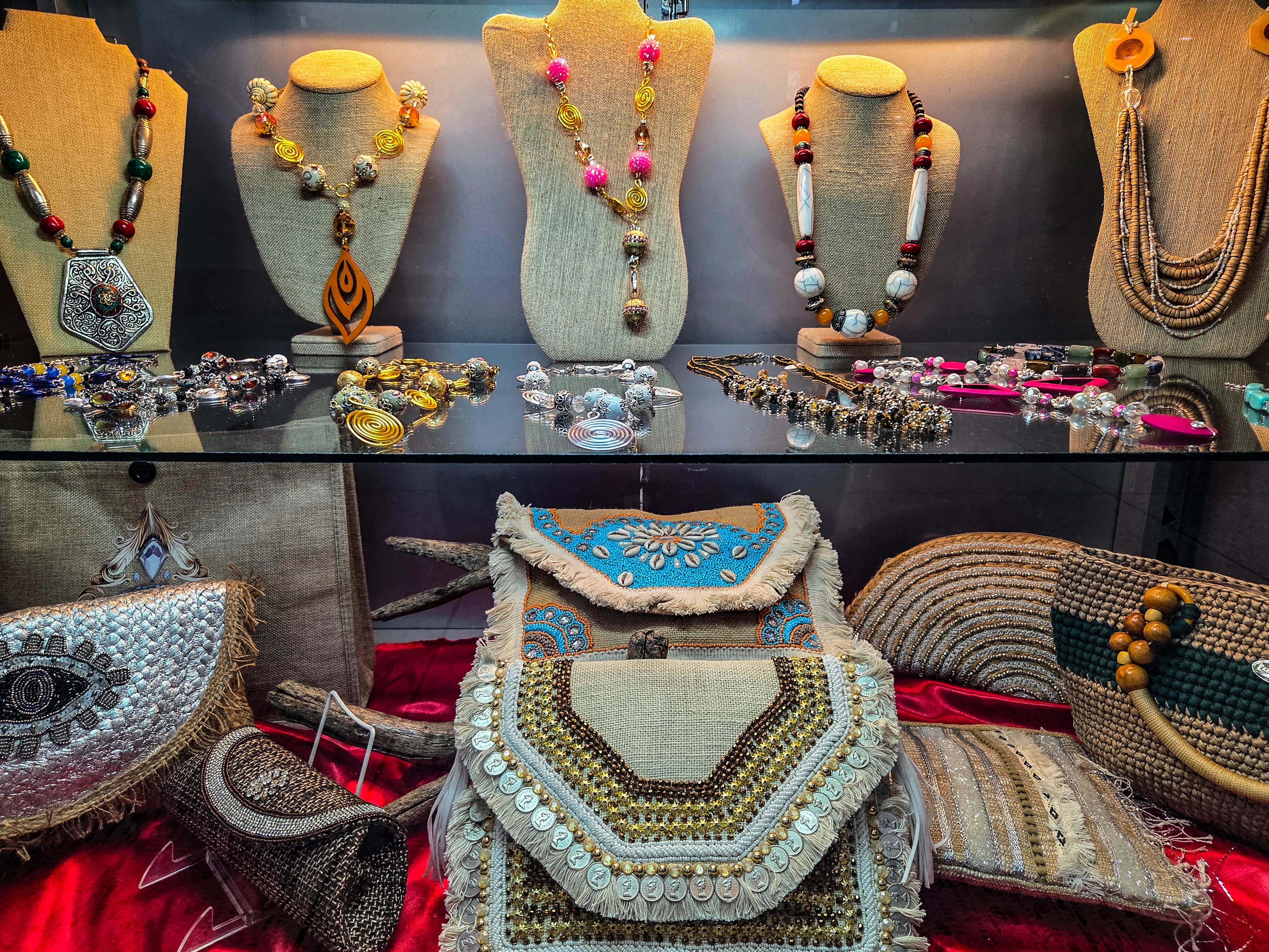 BarbadosAirportMudiwasNecklacesHandbagsHorizontal.