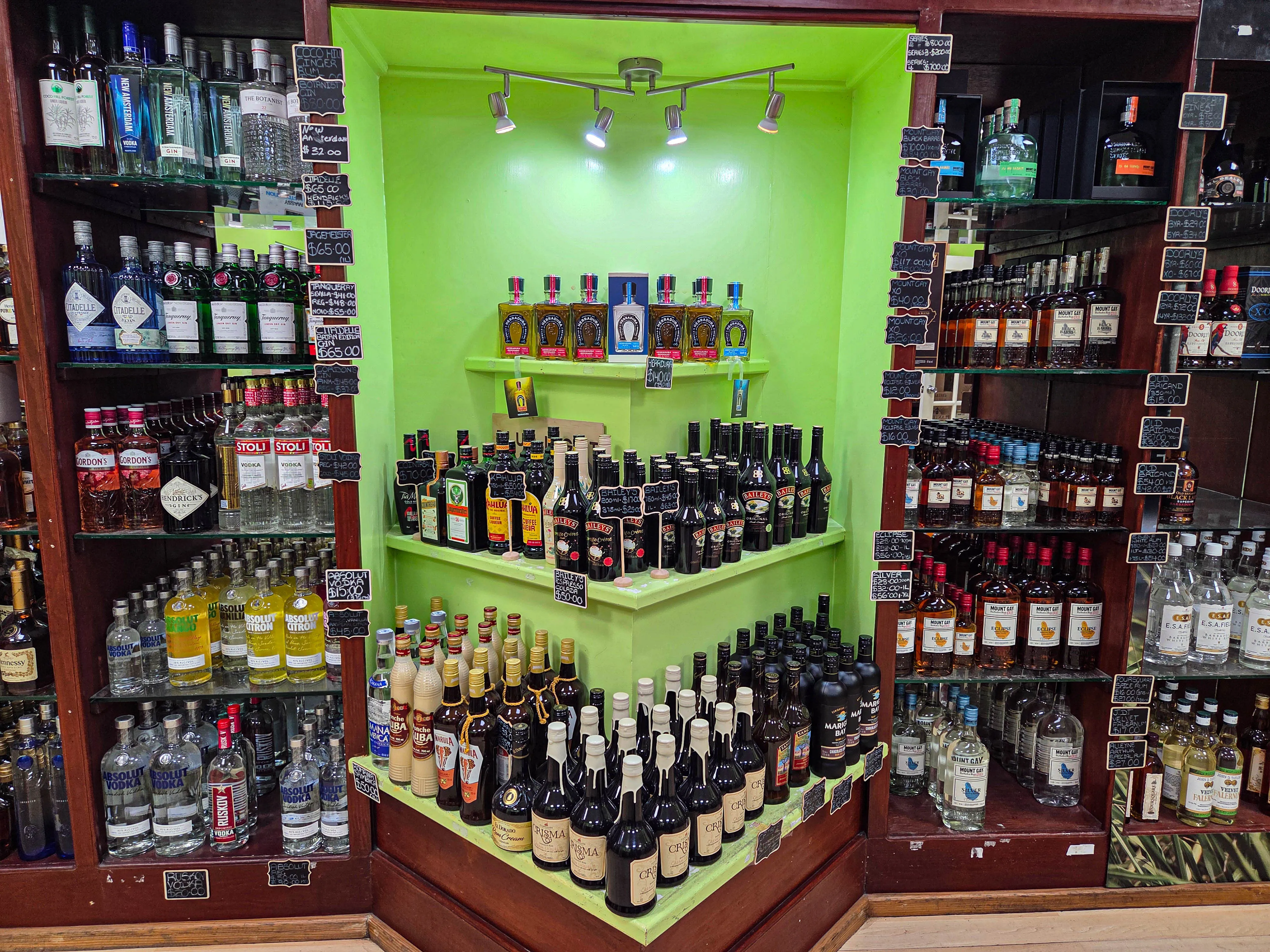 BarbadosCarmetasAirportinsideRumsHorizontal.